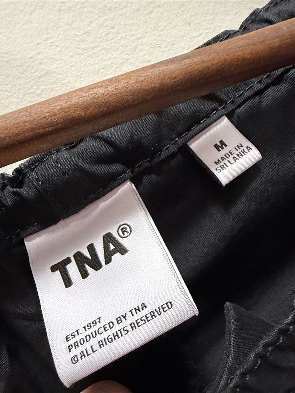 Aritzia TNA Like New Black Hrise Parachute Pants Size M /L39 / I29/ - Picture 2 of 9